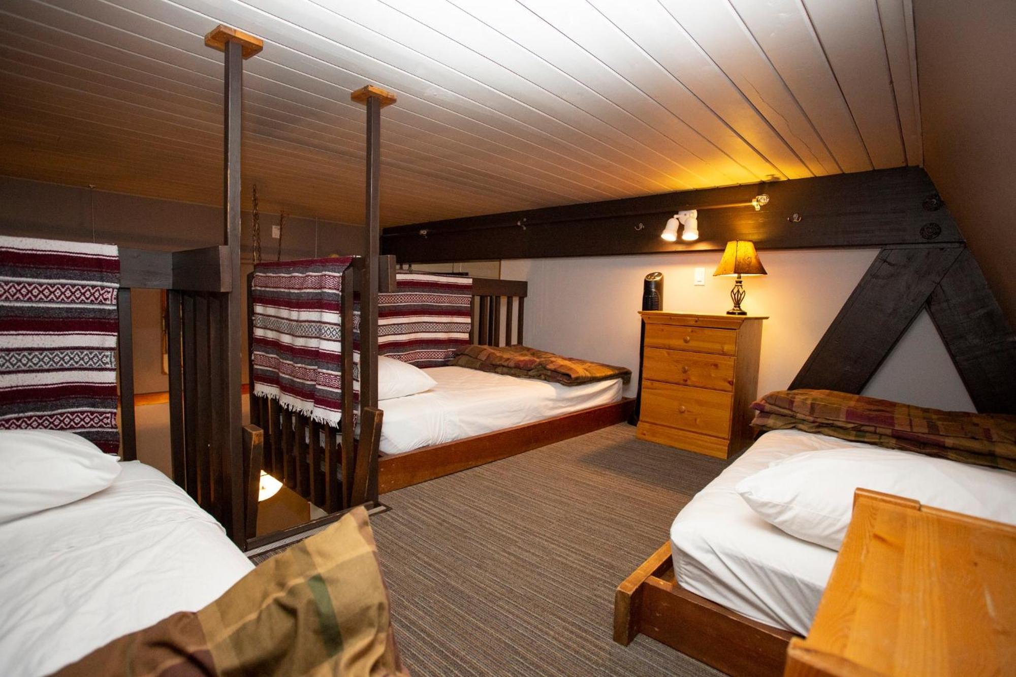 The Pinnacles Suites & Townhomes Silver Star Extérieur photo